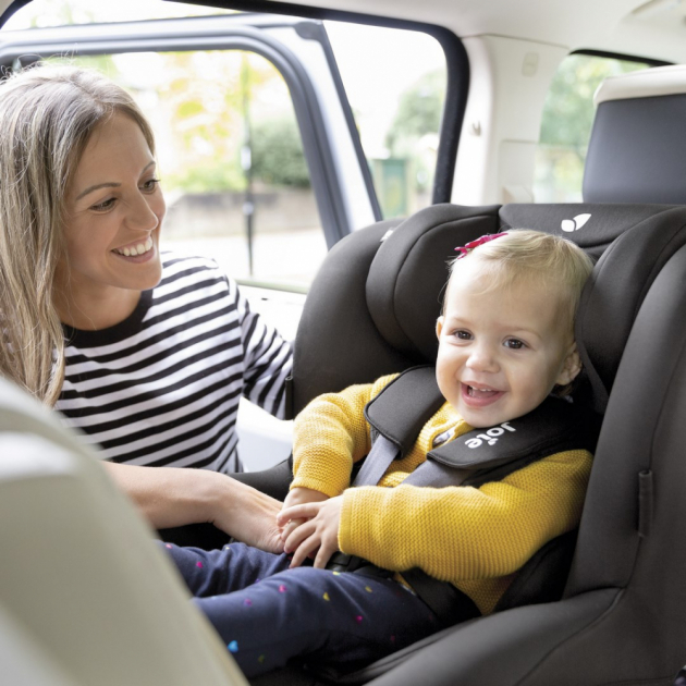 Autosedačka JOIE i-Spin Safe (od narození do výšky 105 cm, max. 19 kg) vychází z úspěšné sedačky JOIE i-Spin, která triumfovala např. v testu ADAC. 