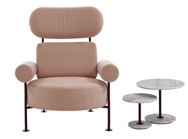 Křeslo Astair (Ligne Roset), design Pierre Charpin, kovová konstrukce a textilní čalounění, 108 × 92 × 87 cm, výška sedu 42,5 cm, cena od 91 400 Kč, WWW.LIGNE-ROSET.COM