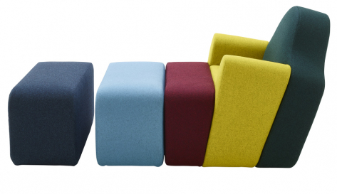 Křeslo Slice (Ligne Roset), design Pierre Charpin, 92 × 88 × 80 cm, výška sedu 42,5 cm, cena 71 536 Kč, WWW.LIGNE-ROSET.COM