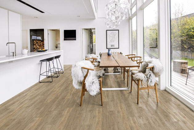 SPC minerální podlaha Wood Design (Kahrs), dekor Taiga s jádrem z přírodních minerálů, orientační cena 1 379 Kč/m2, WWW.KPP.CZ