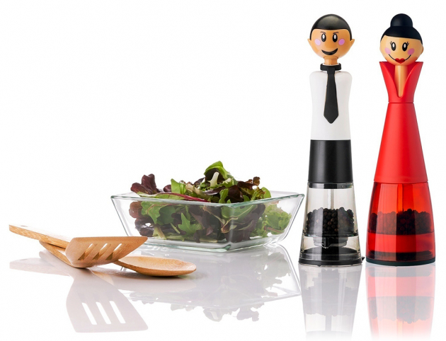 Mlýnky na sůl a pepř Georges a Dolls (Vigar), cena 599 Kč/ks, WWW. HDESIGN­SHOP.CZ