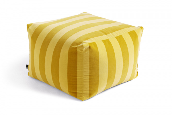 Puf Soft Stripe Pouffe (HAY), výplň z EPS kuliček, 59 × 59 × 40 cm, cena 6 206 Kč, WWW.DESIGNVILLE.CZ 