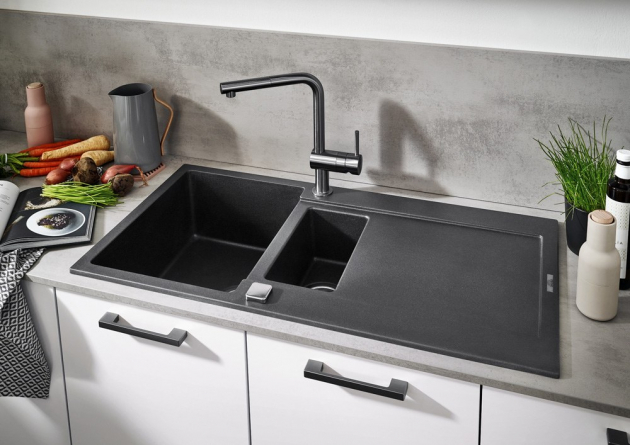 Granitový dřez K500 (Grohe), 100 × 50 cm, speciální izolační vrstva Whisper, cena 15 720 Kč, WWW.GROHE.CZ