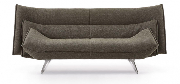 Sofa Mitchell (Koinor), podnož z nerezové oceli, čalounění textil nebo kůže, cena od 75 384 Kč, WWW.HOMESTYLE.CZ