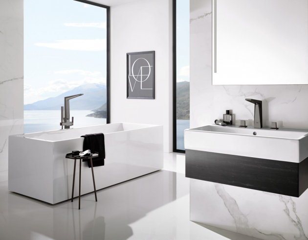 Páková vanová baterie Allure Brilliant (Grohe), Hard Graphite, montáž do podlahy, cena 151 238 Kč, WWW.GROHE.CZ 