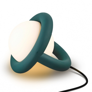 Stolní lampa Balloon (AGO), design Studio Word, lakovaná ocel a opálové sklo, O 18 cm, výška 17 cm, cena 11 882 Kč, WWW.FINNISHDESIGNSHOP.COM 