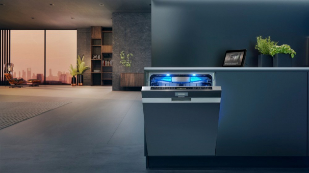 Vestavná myčka nádobí  iQ700 SN57YS03CE (Siemens) s technologií Home Connect,  cena 39 990 Kč, www.siemens-home.bsh-group.com