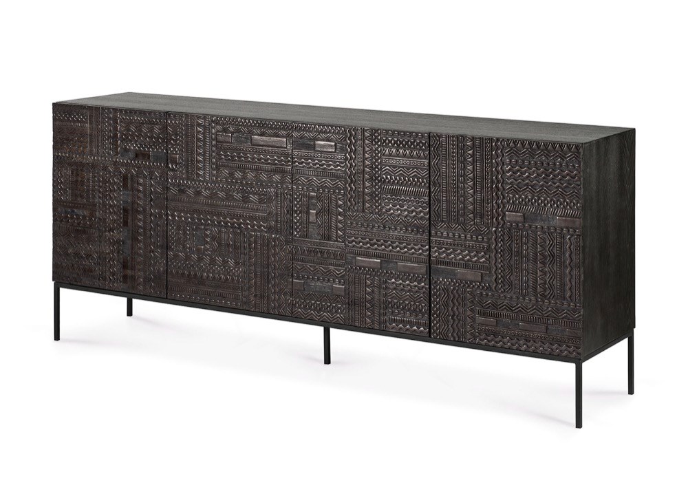 Komoda se čtyřmi dvířky Tabwa Sideboard (Ethnicraft), nadčasový výrazný design tradičního etnického umění, geometrické tvary a symboly