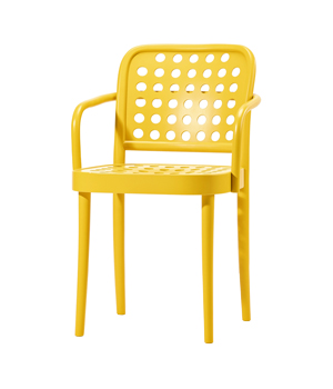 Židle z kolekce 822, design Studio Claesson Koivisto Rune, ručně ohýbané dřevo, cena od 14 340 Kč