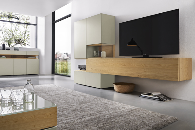Minimalistické pojetí obývací stěny Neo v kombinaci dřeva, laku a skla, cena dle zvolené konfigurace