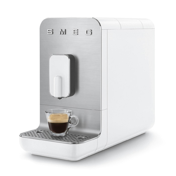 Automatický kávovar, kompaktní, lehký, ve více barvách, součástí je mlýnek s nastavením hrubosti mletí kávy, tlak 19 barů, objem nádoby na vodu 1,4 l, cena 19 590 Kč