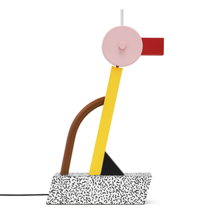 Stolní lampa Tahiti, design Ettore Sottsass, kov, rozměry 35 × 70 × 10 cm, cena 31 940 Kč