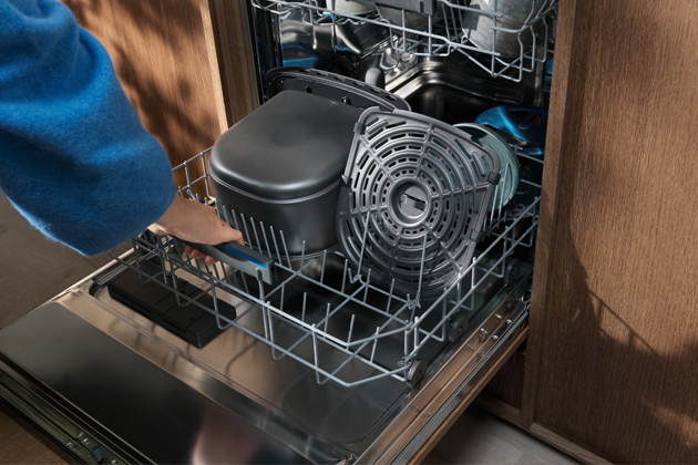 Proměňte své vaření s horkovzdušnou fritézou s parní funkcí Electrolux 800